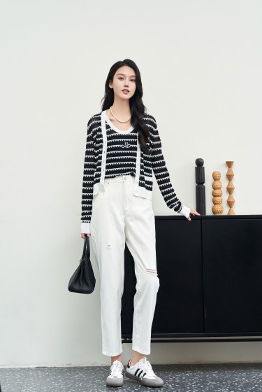 LEISURE<br>几何黑白条纹针织背...