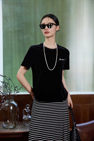 IN STYLE<br>经编丝绒短袖