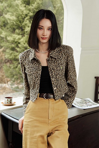 VINTAGE<br>印豹纹牛仔外套