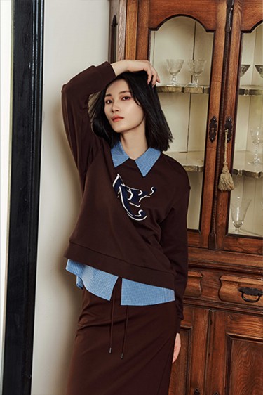 VINTAGE<br>经典圆领深咖卫衣