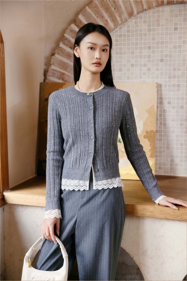 FASHION<br>灰色圆领经典百搭小...
