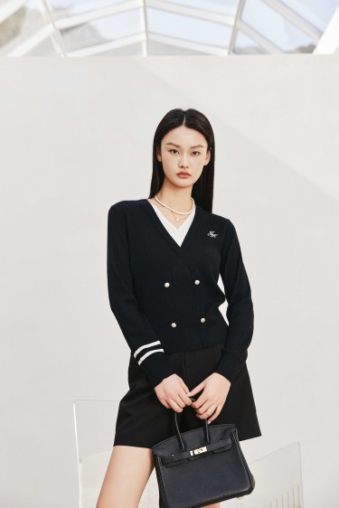 VINTAGE<br>V 领拼接假两件毛织...
